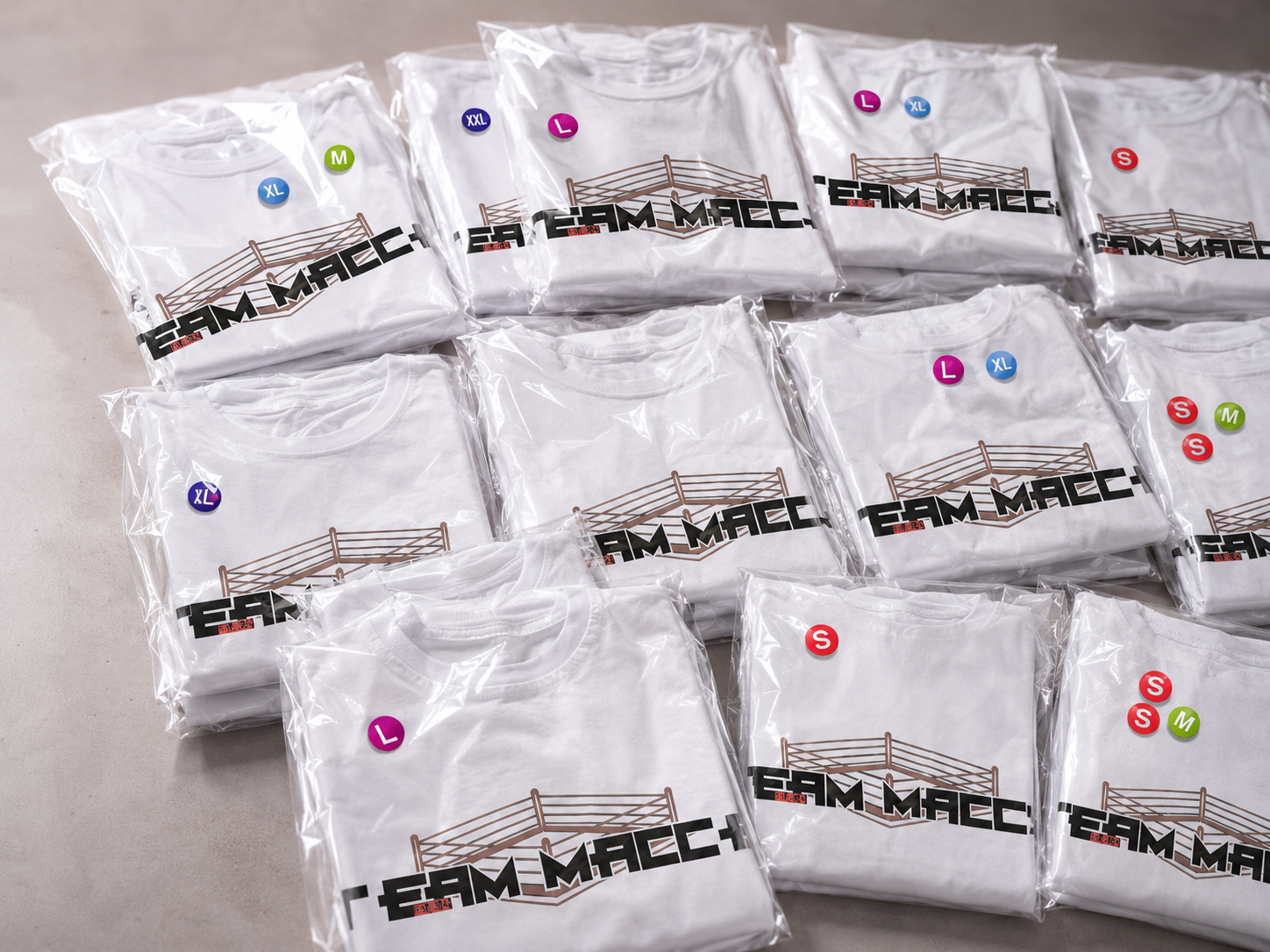 Verpackte Teamwear Shirts mit DTF Druck als fertige Serie